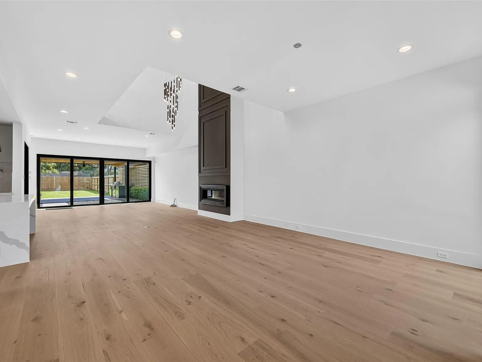 4 bed, 3.5 bath, 3622 sqft, $7,200 — Photo 4