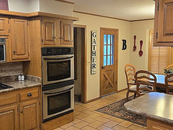 Kitchen & Dining