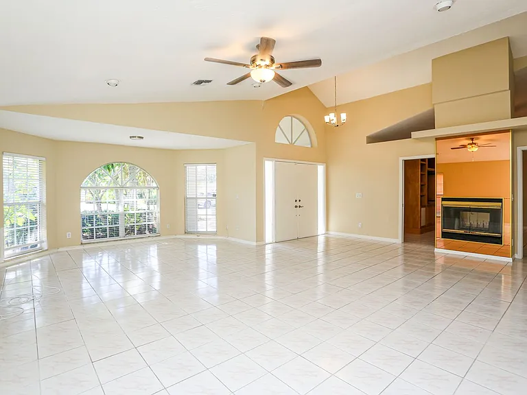 1040 Moon Lake Dr — Photo 5