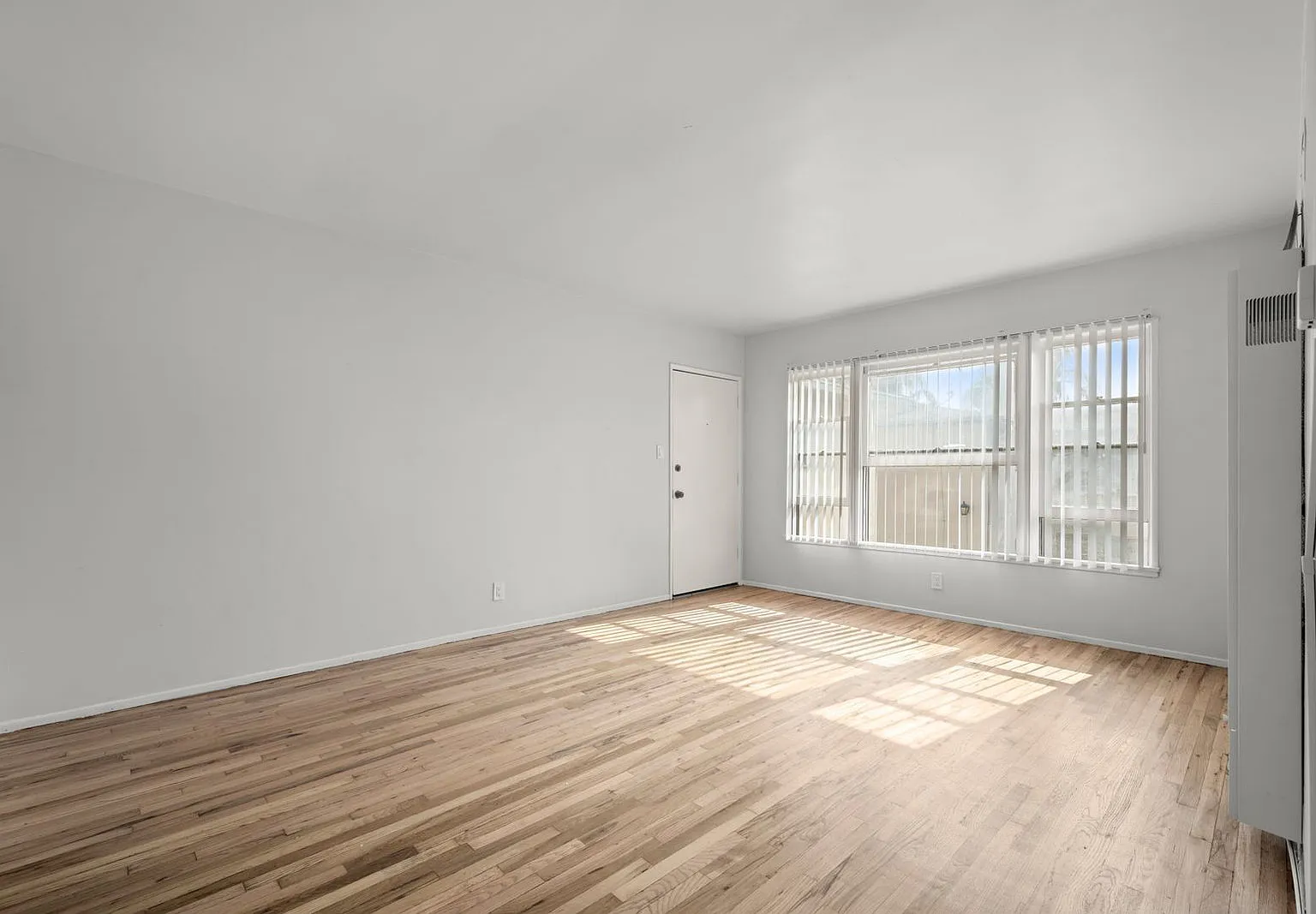 1 bed, 1.0 bath, 625 sqft, $1,472 — Photo 2