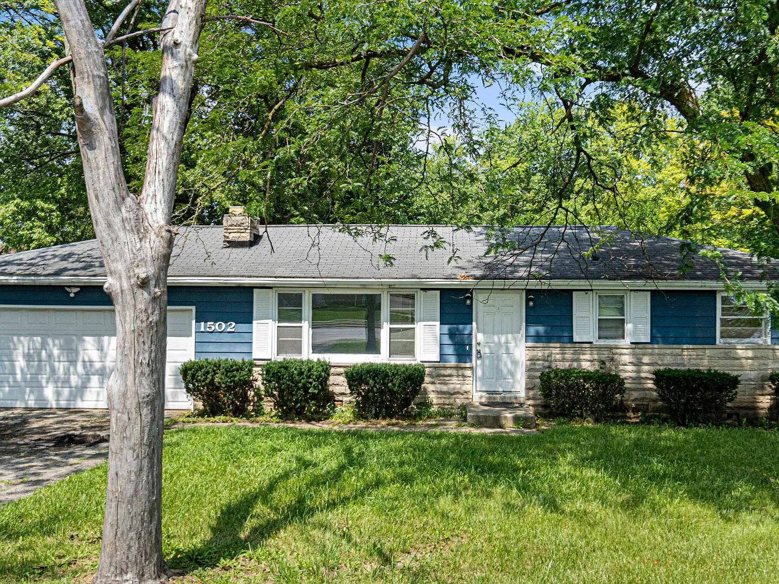 1502 W Dupont Rd — Photo 2