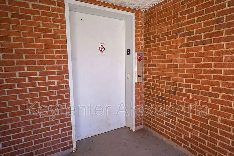 3 bed, 2.0 bath, 1076 sqft, $3,600 — Photo 4