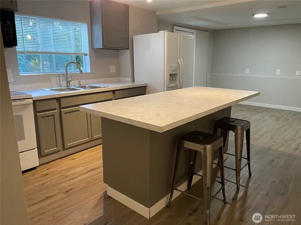 30524 8TH Avenue SW, Federal Way, WA 98023