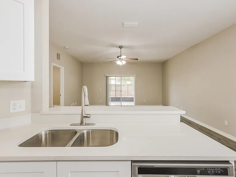 13417 Silvercreek Dr — Photo 8