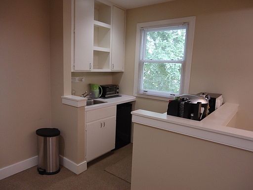 4th image of 708 S Schiller St