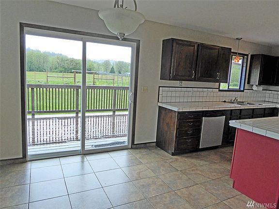 4th image of 44 Oak Meadows Ln