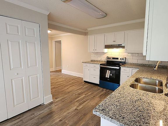 3rd image of 1806 King St