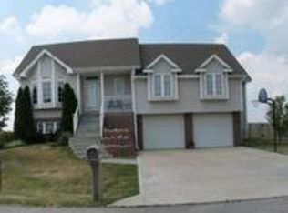 5214 Stoneridge Dr, Saint Joseph, MO 64507