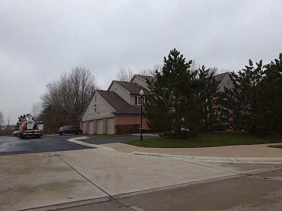 3rd image of 357 Marigold Cir #36