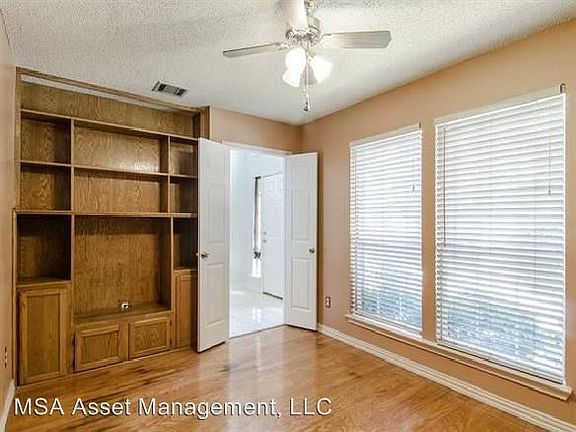 3rd image of 4407 Buena Vista Ln