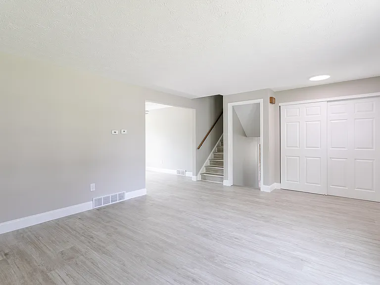 1736 Elmwood Cir — Photo 6