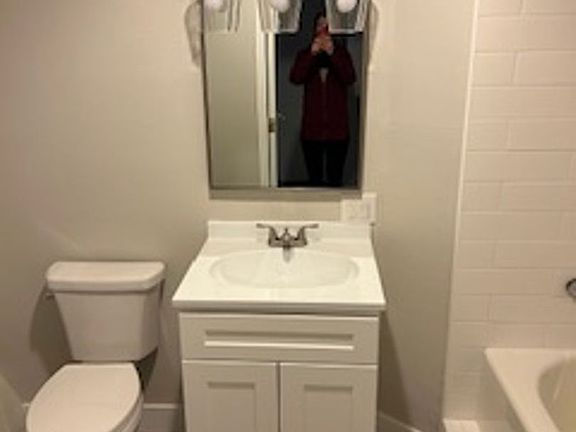 5th image of 1132 10th Ave E APT B