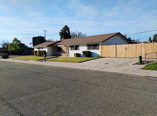 4132 W Robinwood Avenue, Visalia, CA 93291