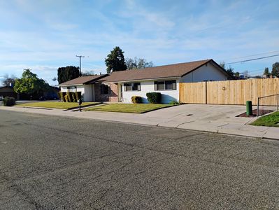 4132 W Robinwood Avenue, Visalia, CA, 93291