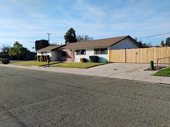 4132 W Robinwood Avenue, Visalia, CA 93291