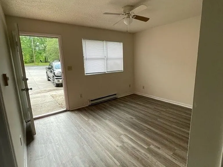 1000 Rucker St — Photo 3