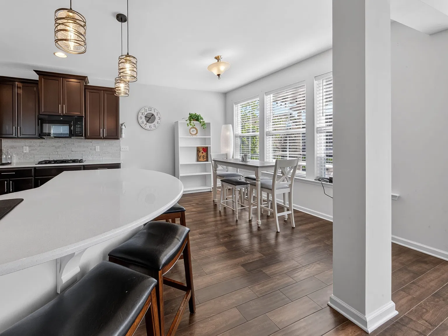 4 bed, $5,300 — Photo 2