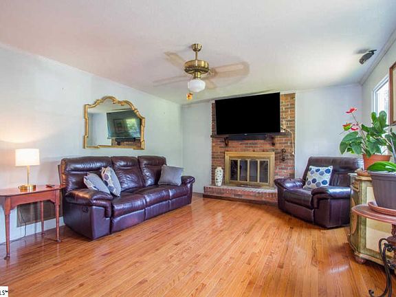 5th image of 1100 Tall Oaks Cir