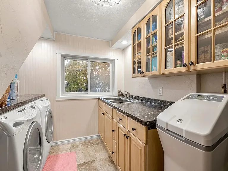1553 E Huckleberry Cir — Photo 29