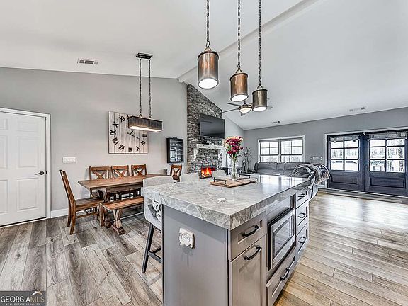 4th image of 218 Sunset Cv