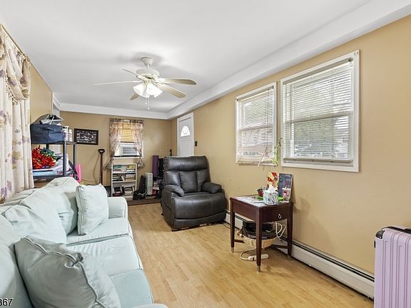 4th image of 37 Newfield St