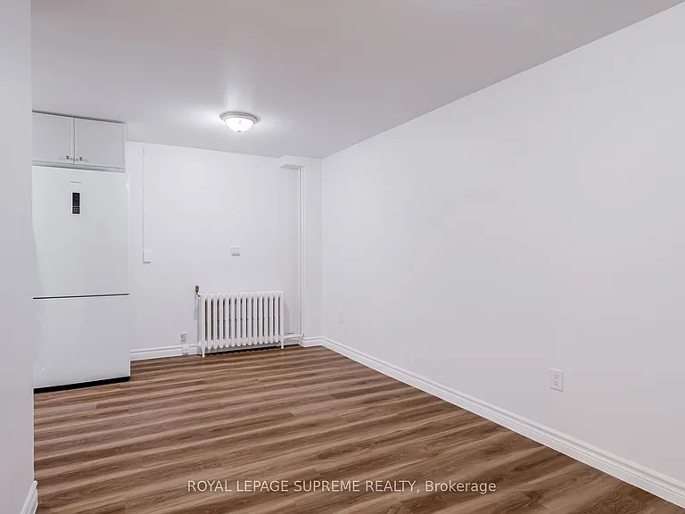 224 Christie St #LOWER — Photo 11