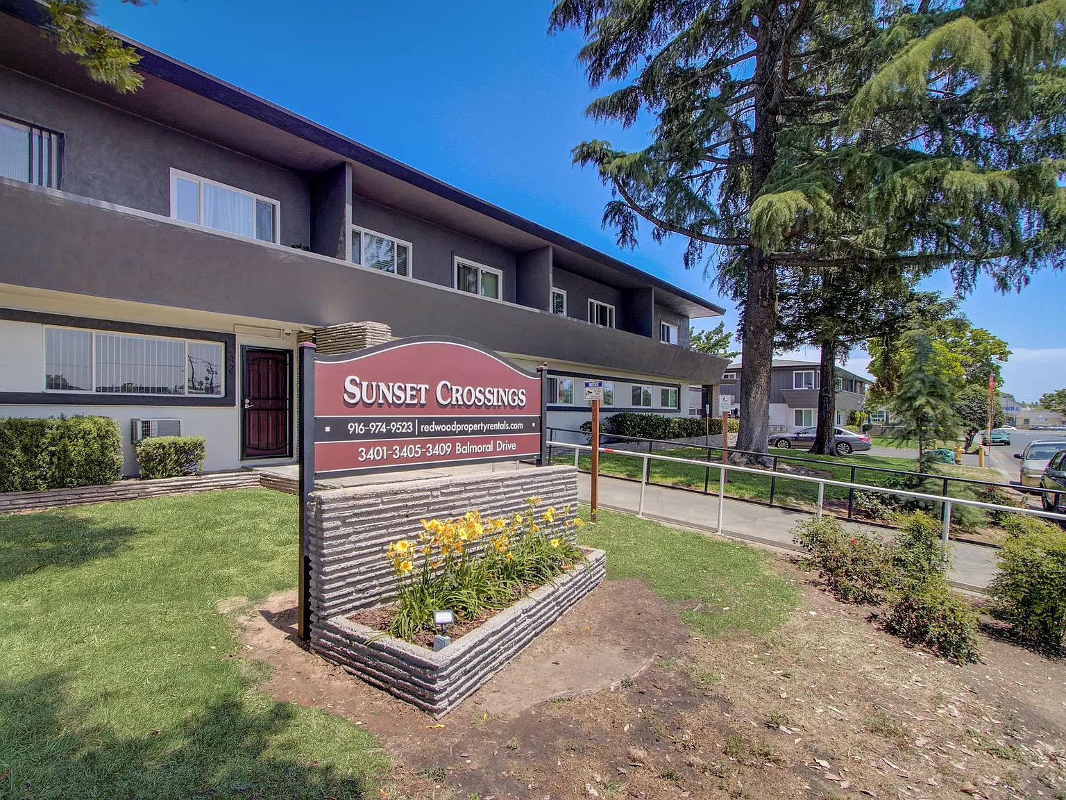 Sunset Crossings Apartments — Photo 1
