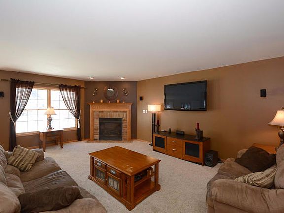 2nd image of 2525 Summerhill Ave