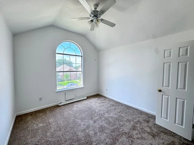 1525 Fallcreek Ct — Photo 18