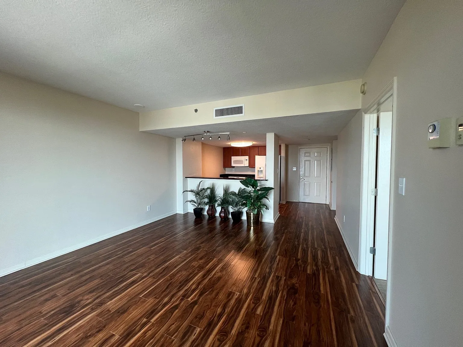 1 bed, 703 sqft, $2,300 — Photo 2