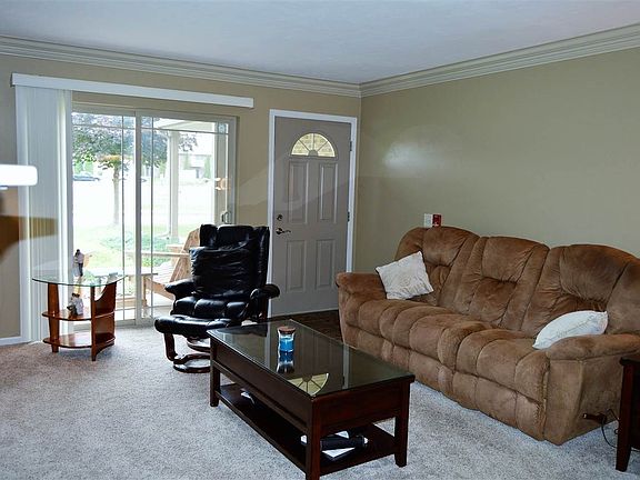 3rd image of 3331 N Casaloma Dr APT 14