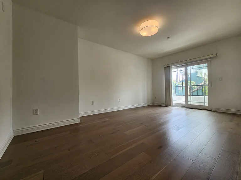 147 S Doheny Dr #102 — Photo 26