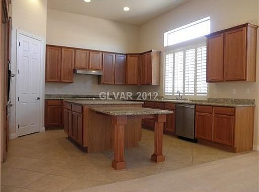 5th image of 4215 Sharon Lan Cir