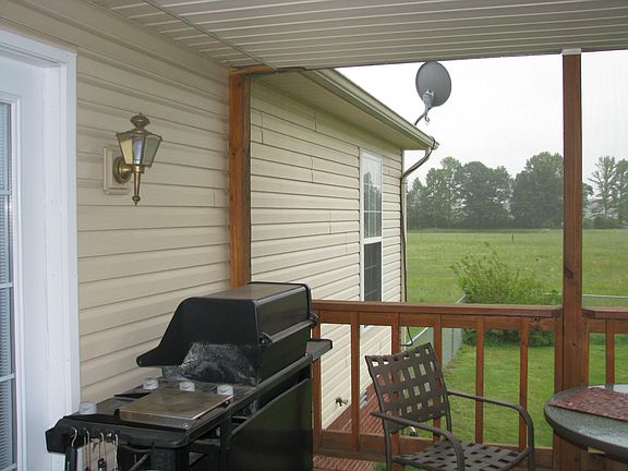 Screened in porch