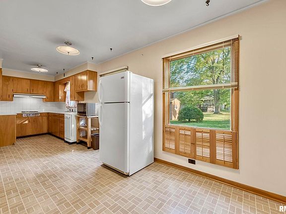 4th image of 1192 Klein Ave