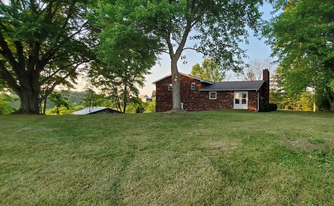 3 bed, 2172 sqft, $2,000 — Photo 2