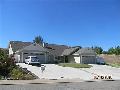222 Manor Ct photo 1