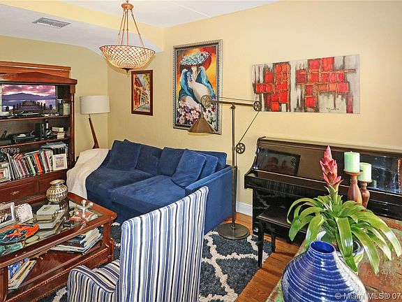 5th image of 20 Alhambra Cir APT 7