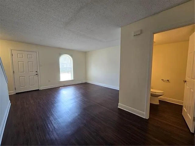 3 bed, 2.5 bath, 1200 sqft, $1,250 — Photo 3