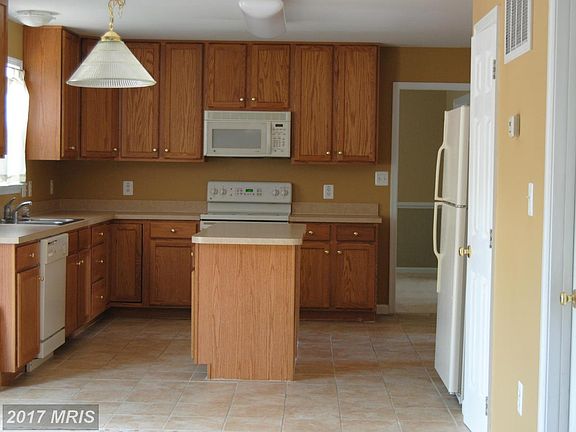 2nd image of 5 Country Manor Dr