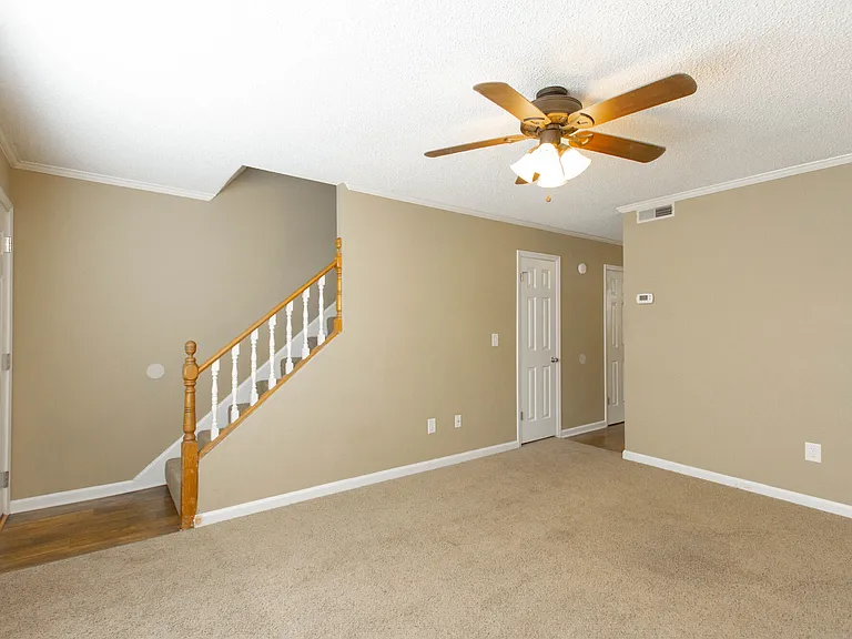 1700 Wedgewood Dr — Photo 7