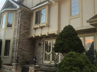 6853 N Silvery Ln, Dearborn Heights, MI 48127