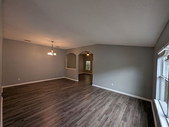 4th image of 712 N Edenbridge Way