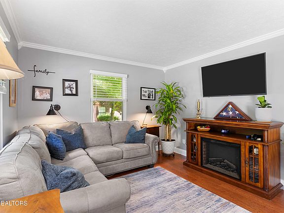 3rd image of 215 Tusculum Dr