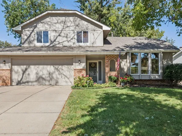 1004 Berkley Ave, Papillion, NE 68046