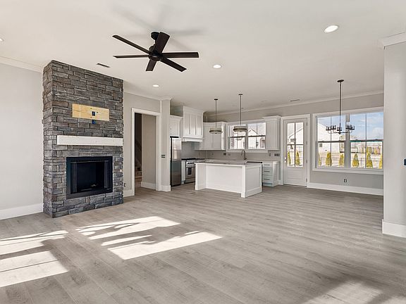 3rd image of 374 Chestnut Oak Ave Lot 22
