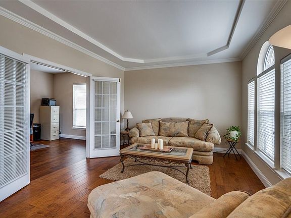 3rd image of 4220 Castlemaine Ln
