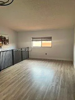 El Prado Xi Condo — Photo 1