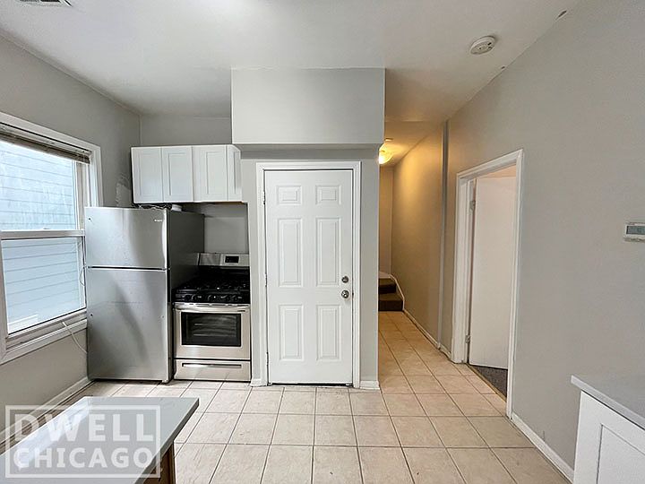 1st image of 3631 N Hermitage Ave #2R