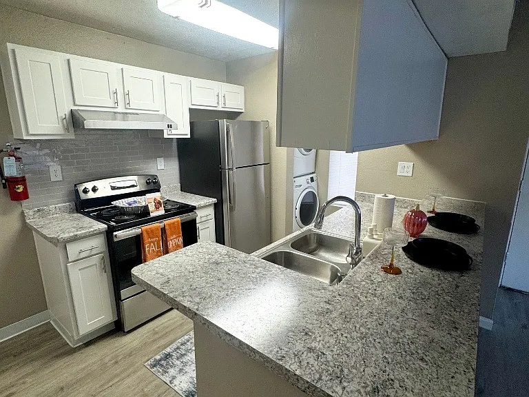 Vista Del Sol Apartments — Photo 33